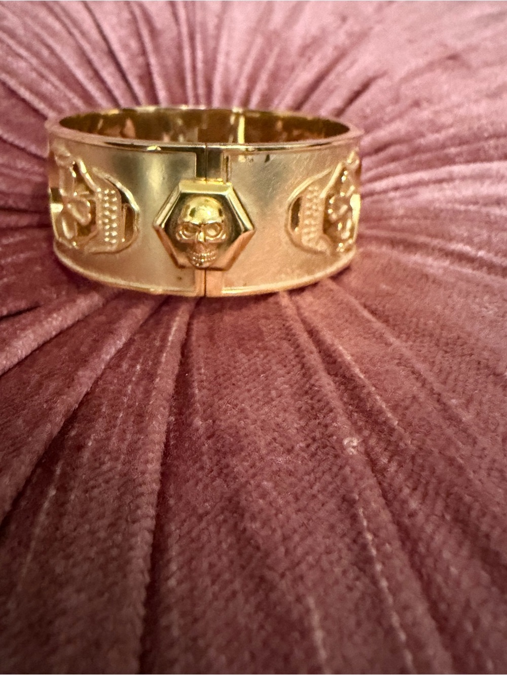Gold-Tone Skull Accent Women's Bracelet